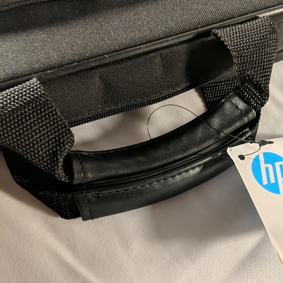 HP Essential Messenger 15.6" Notebook Laptop Case Bag (fits up to 15.6") - Picture 5 of 10